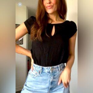 Short sleeves black top​